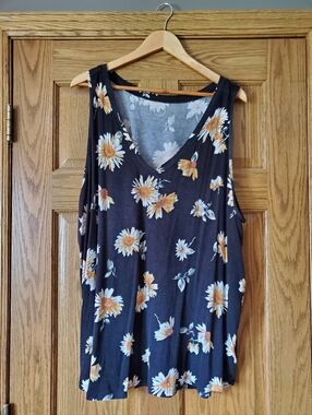 Maurices Black Sunflower Tank. Size 3X.